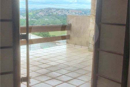 Chácara à venda com 4 quartos, sendo 3 suítes, em Campos de Atibaia, Atibaia, SP