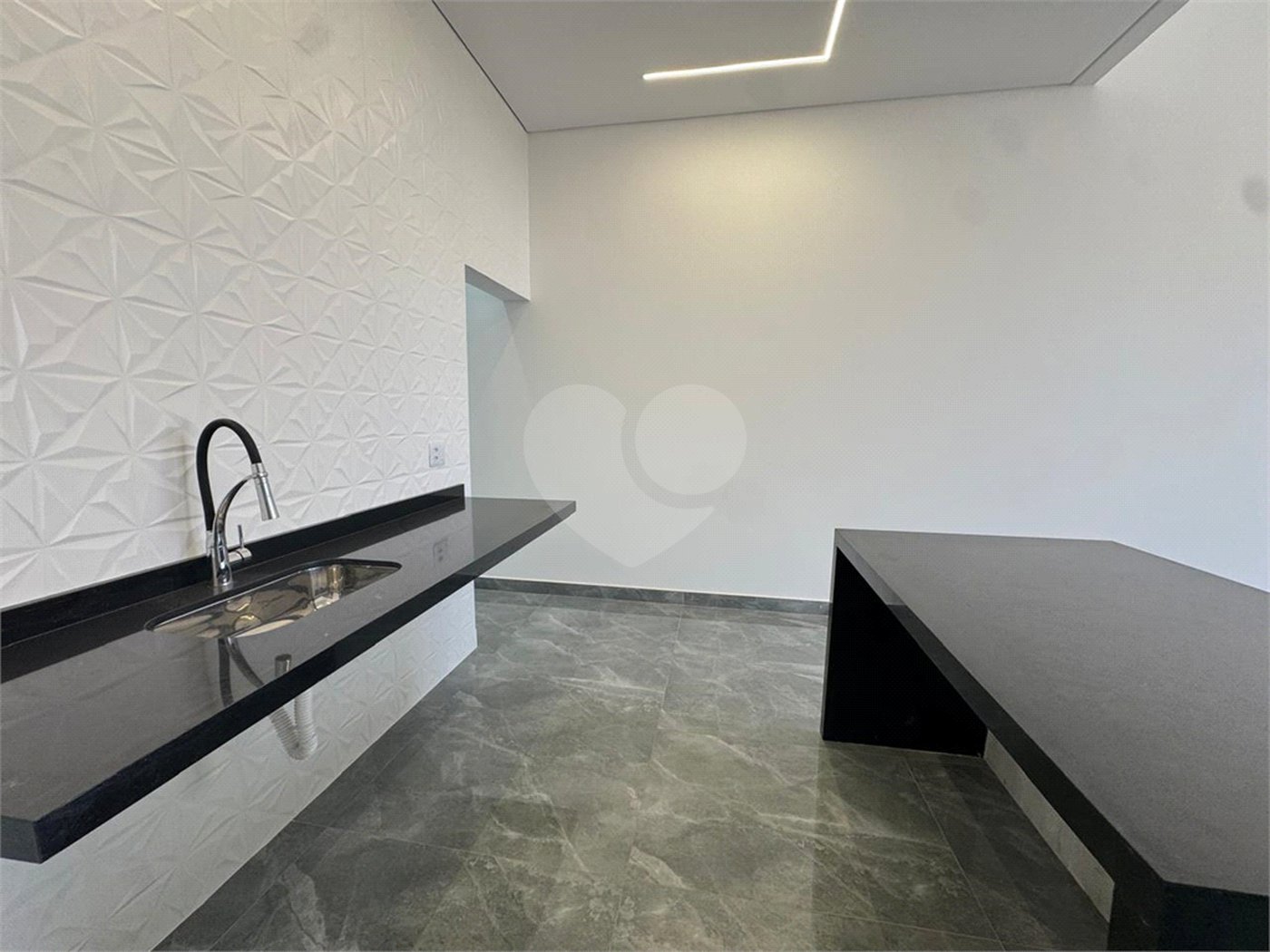 Casa à venda com 3 quartos, sendo 1 suíte, no condomínio Residencial Villagio Wanel, Sorocaba - SP