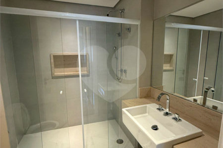 Casa à venda com 4 suítes no condomínio East Village, São Paulo - SP