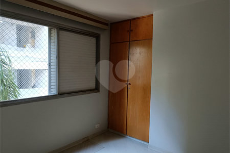 Apartamento à venda com 3 quartos, sendo 1 suíte, em Moema, São Paulo, SP