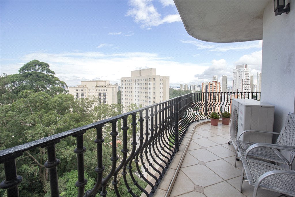 Apartamento à venda com 4 quartos, sendo 2 suítes,  em Jardim Parque Morumbi, São Paulo, SP