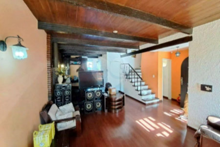 Sobrado com 112m² , 3 dormitórios , sendo 1 suíte , 3 vagas de garagem , à venda no Bosque da Saúde.