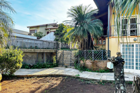 Casa à venda com 4 suítes em Vila Petrópolis, Atibaia, SP
