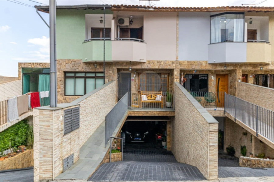 Casa à venda com 2 quartos, sendo 1 suíte, no condomínio Colina de Goiás, São Paulo - SP