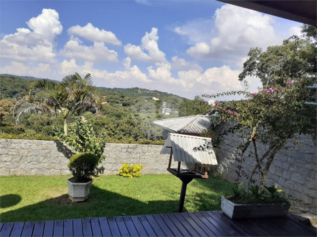 Casa à venda com 3 quartos, sendo 1 suíte,  no condomínio Iara Branca, Mairiporã - SP