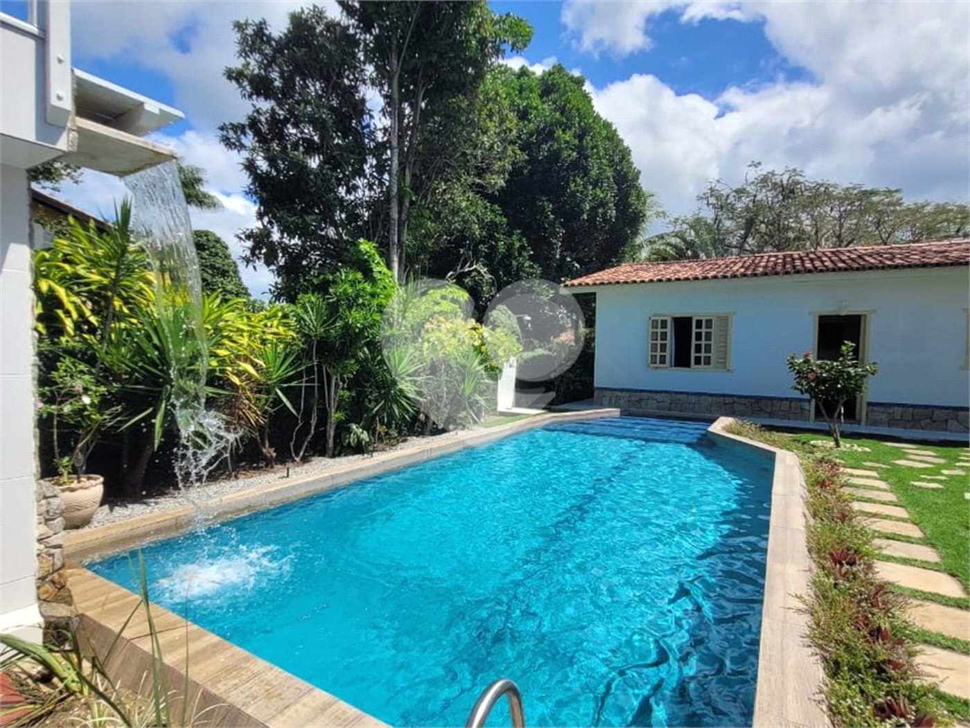 Casa à venda com 4 quartos, sendo 2 suítes, no Centro, Santa Cruz Cabrália, BA