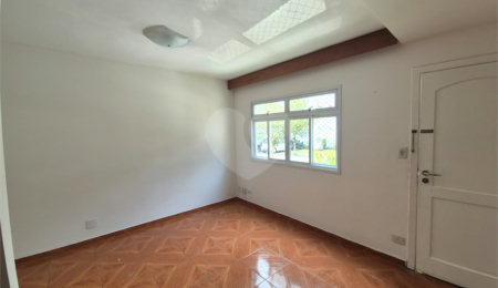 Casa à venda com 3 quartos, sendo 2 suítes, no condomínio Quintas Marajoara, São Paulo - SP