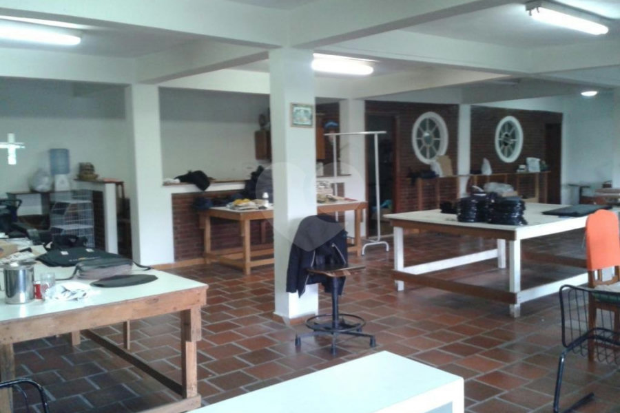 Casa Térrea à venda com 5 quartos, sendo 2 suítes,  em Horto Florestal, São Paulo, SP