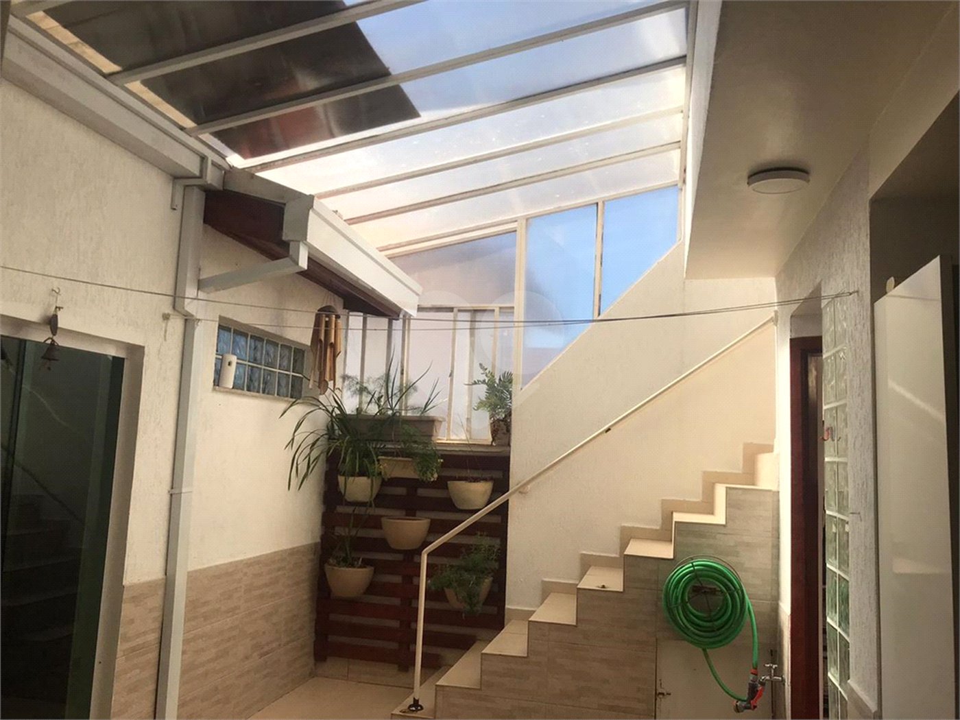 Casa à venda com 4 quartos, sendo 2 suítes,  no condomínio Conjunto Residencial Green Village I, Mogi das Cruzes - SP