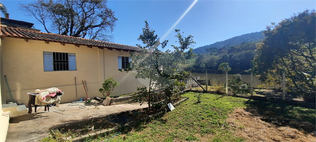 Casa à venda com 3 quartos, sendo 2 suítes, no condomínio Sausalito, Mairiporã - SP