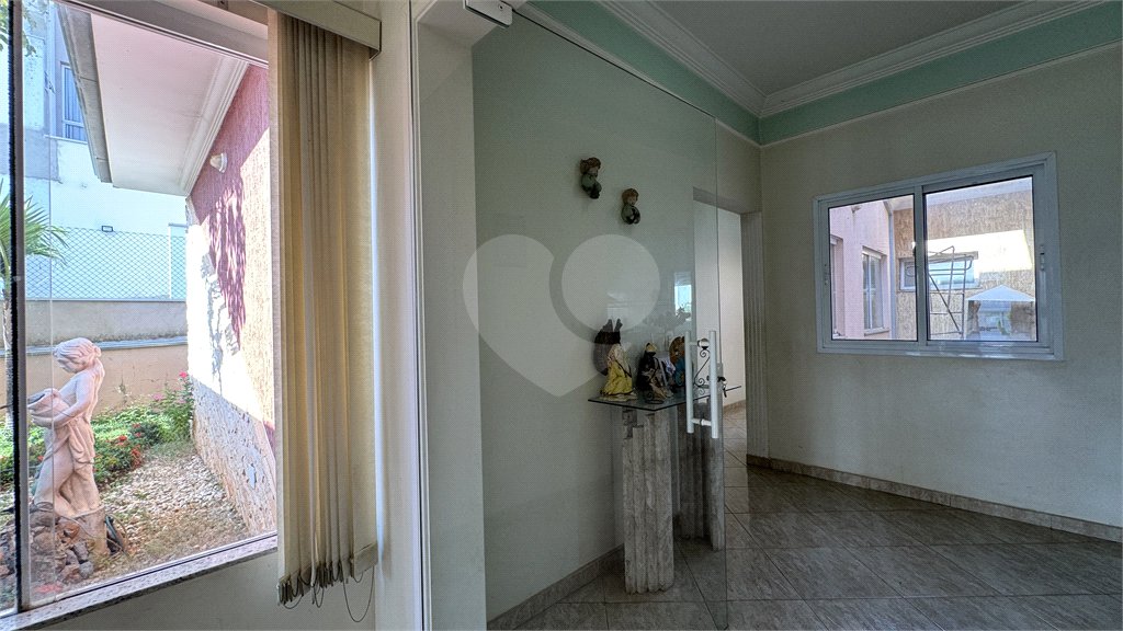 Casa à venda com 4 quartos, sendo 3 suítes, no condomínio Terras de Mont Serrat, Salto - SP