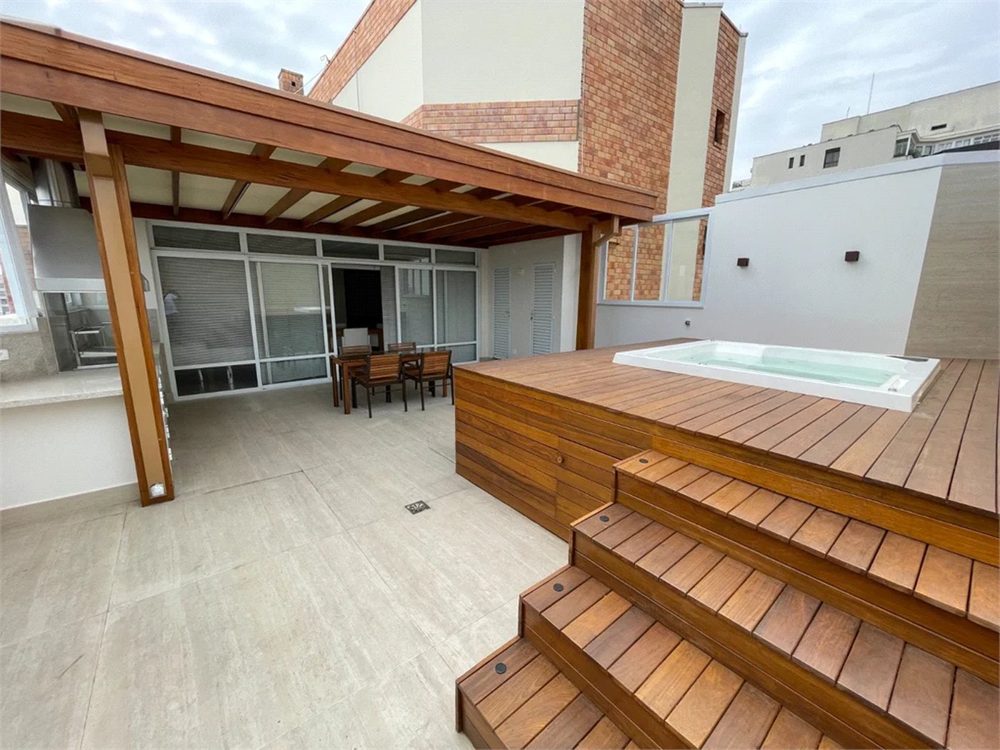 Apartamento à venda com 4 suítes em Vila Suzana, São Paulo, SP