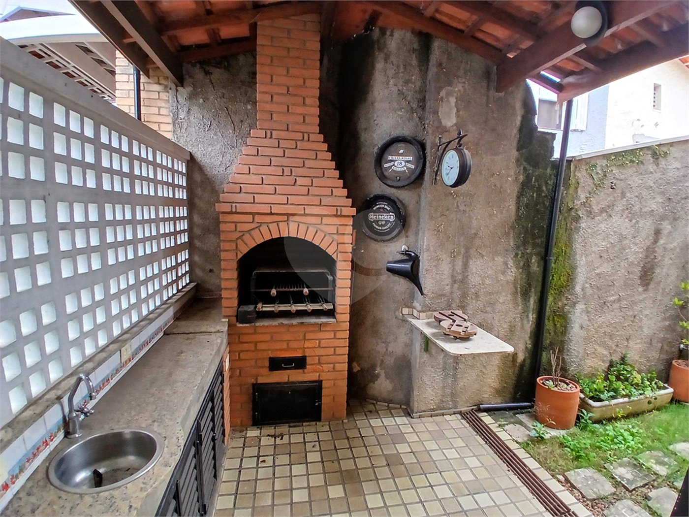 Casa à venda ou para alugar com 3 quartos, sendo 2 suítes, no condomínio Chácara das Rosas, São Paulo - SP
