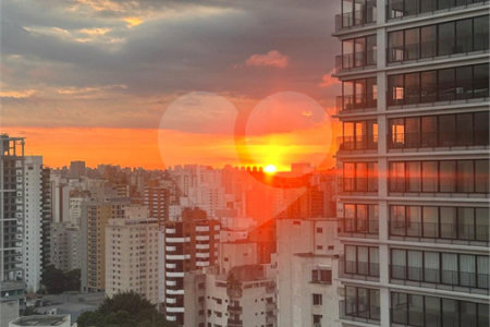 Apartamento à venda com 3 quartos, sendo 2 suítes, em Moema, São Paulo, SP