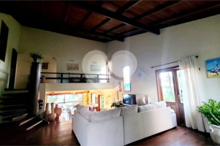Casa à venda com 3 suítes no Centro, Santa Cruz Cabrália, BA