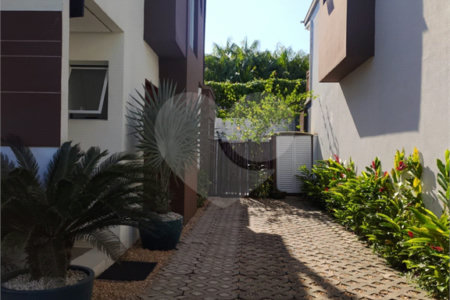 Casa à venda ou para alugar com 4 suítes no condomínio Sambaqui, São Sebastião - SP