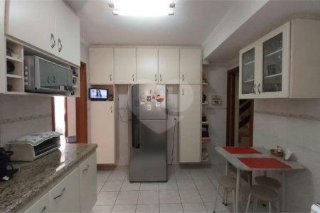 Sobrado à venda com 7 quartos, sendo 2 suítes, em Jardim Marajoara, São Paulo, SP