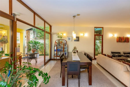 Sobrado à venda com 4 quartos, sendo 2 suítes, em Vila Madalena, São Paulo, SP