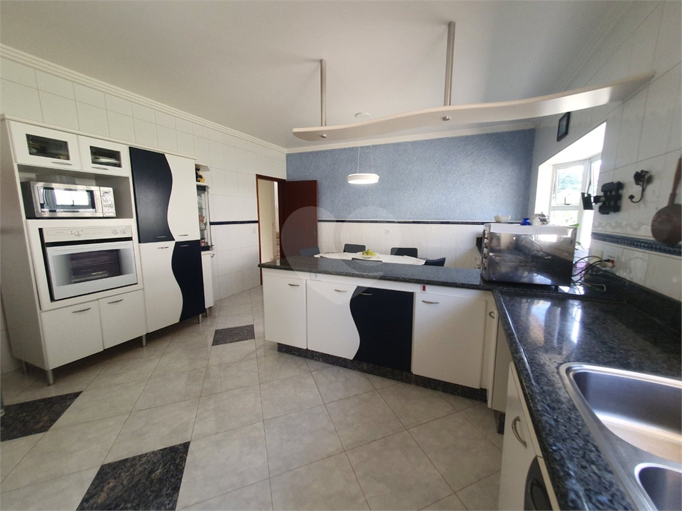 Casa à venda com 5 suítes no condomínio Vila Hípica I, Vinhedo - SP