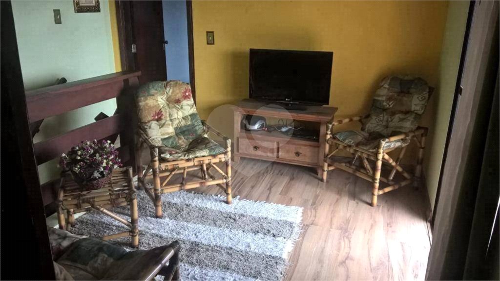 Sobrado à venda com 3 quartos, sendo 1 suíte, em Bocaina, Ribeirão Pires, SP