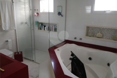 Sobrado à venda com 3 quartos, sendo 1 suíte,  em Vila Oliveira, Mogi das Cruzes, SP