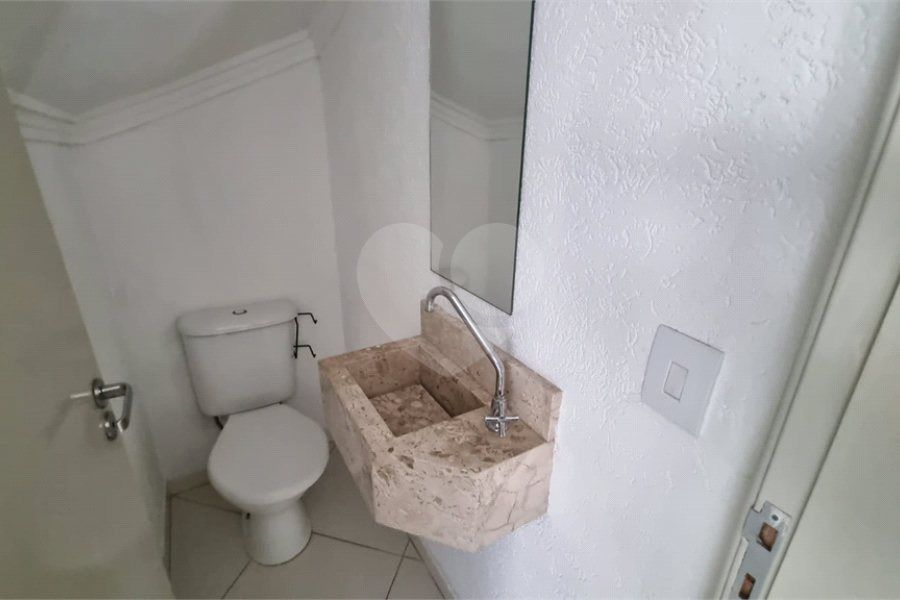 Casa à venda com 3 quartos, sendo 1 suíte,  no condomínio Rafaela I, São Paulo - SP