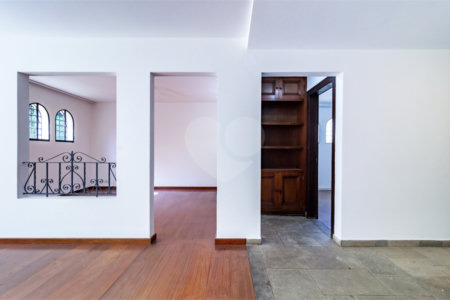 Sobrado à venda com 4 quartos, sendo 2 suítes, em Alto de Pinheiros, São Paulo, SP
