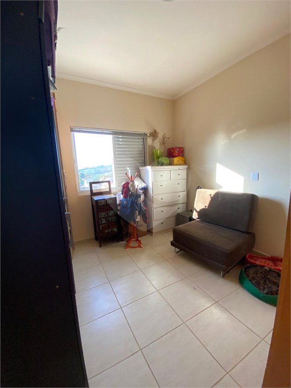Casa à venda com 3 quartos, sendo 1 suíte, no condomínio Loteamento Recanto dos Paturis, Vinhedo - SP