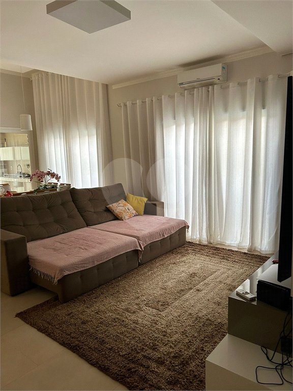 Casa à venda com 3 quartos, sendo 1 suíte, no condomínio Jardim das Acácias, Araraquara - SP