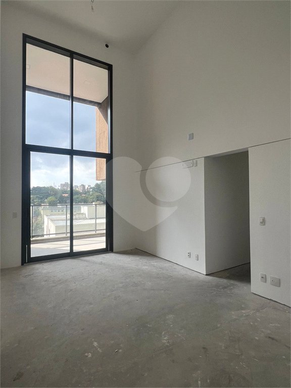 Charme, conforto e vista livre na Vila Clementino – 98 m² com pé-direito duplo!