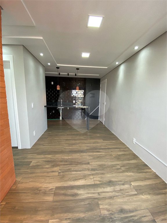 EXCELENTE APARTAMENTO Localizado no bairro do Bom Retiro próximo à Avenida Santos Dumont, com acesso