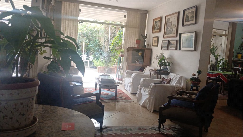 Sobrado à venda com 4 quartos, sendo 2 suítes, em Interlagos, São Paulo, SP