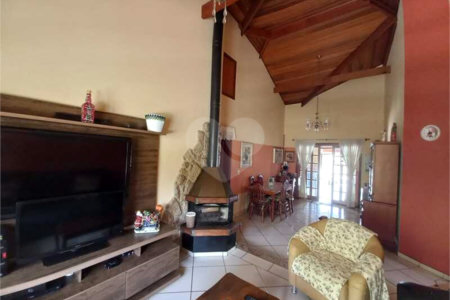 Casa à venda com 3 quartos, sendo 1 suíte, no condomínio Outeiro das Flores 2, Itupeva - SP