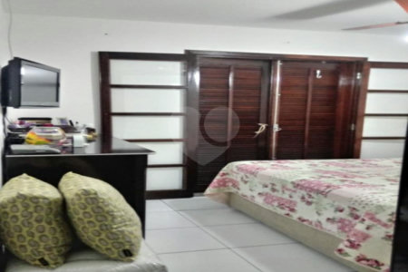 Casa à venda com 3 quartos, sendo 1 suíte, no condomínio Alcides Moreira, São Paulo - SP