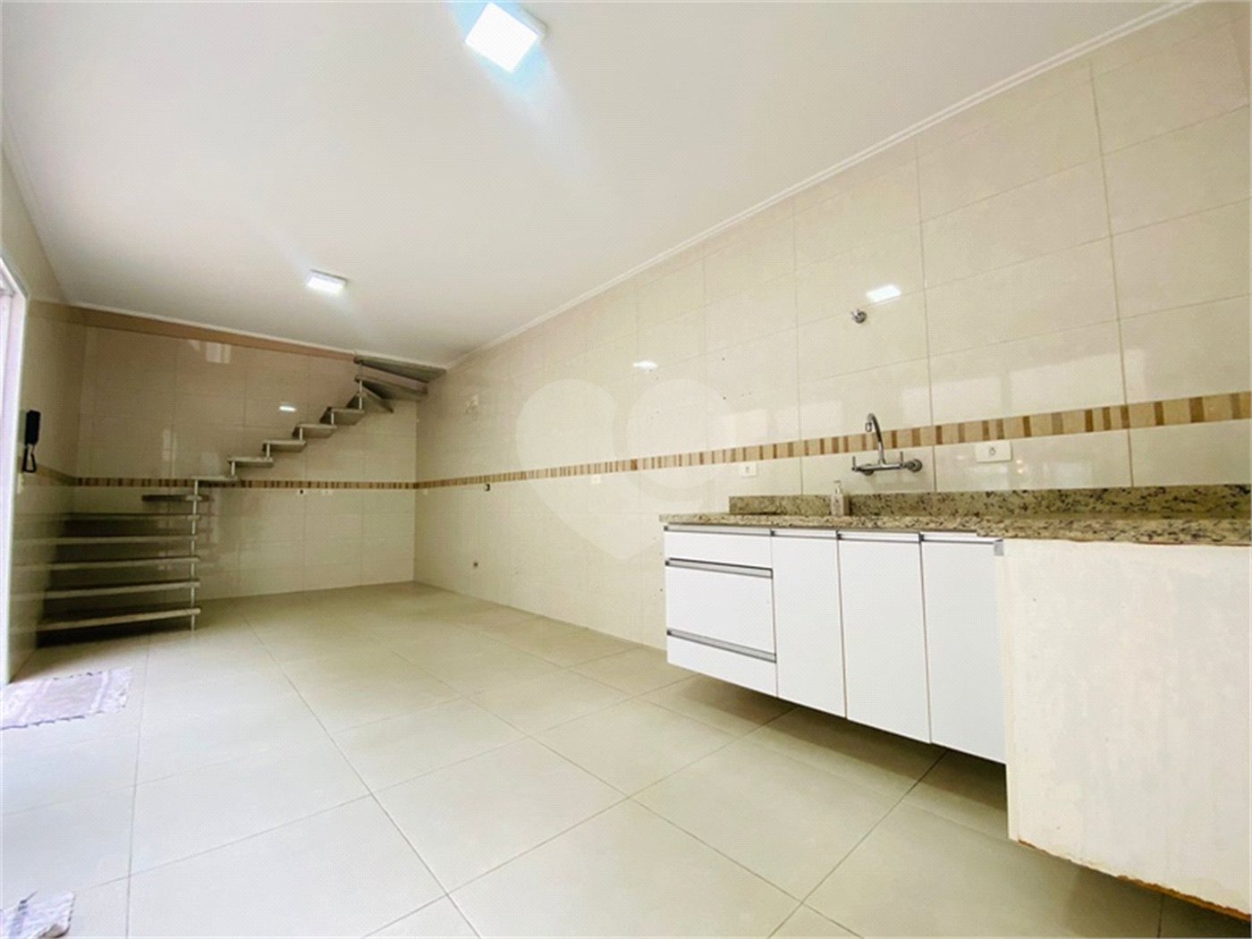 Sobrado à venda com 4 quartos, sendo 3 suítes, em Vila Ester (zona Norte), São Paulo, SP