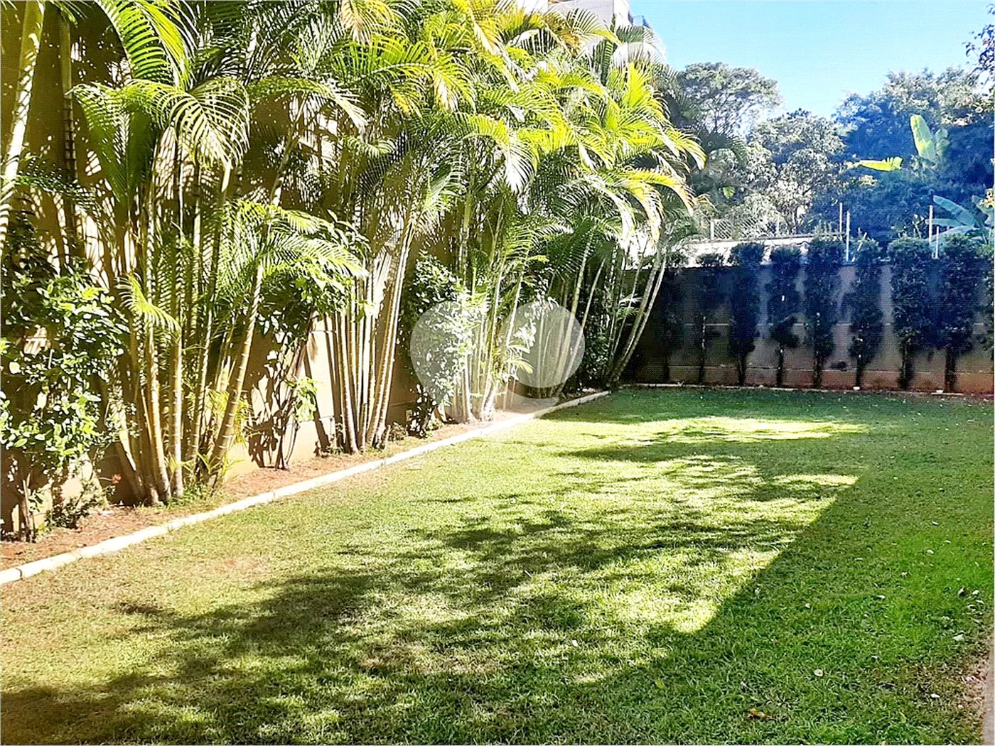 Casa à venda com 5 quartos, sendo 2 suítes, no condomínio Florada da Serra, São Paulo - SP