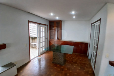 Casa à venda ou para alugar com 3 quartos, sendo 2 suítes, no condomínio Chácara das Rosas, São Paulo - SP