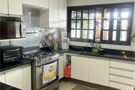 Sobrado à venda com 3 quartos, sendo 1 suíte,  em Vila Marari, São Paulo, SP