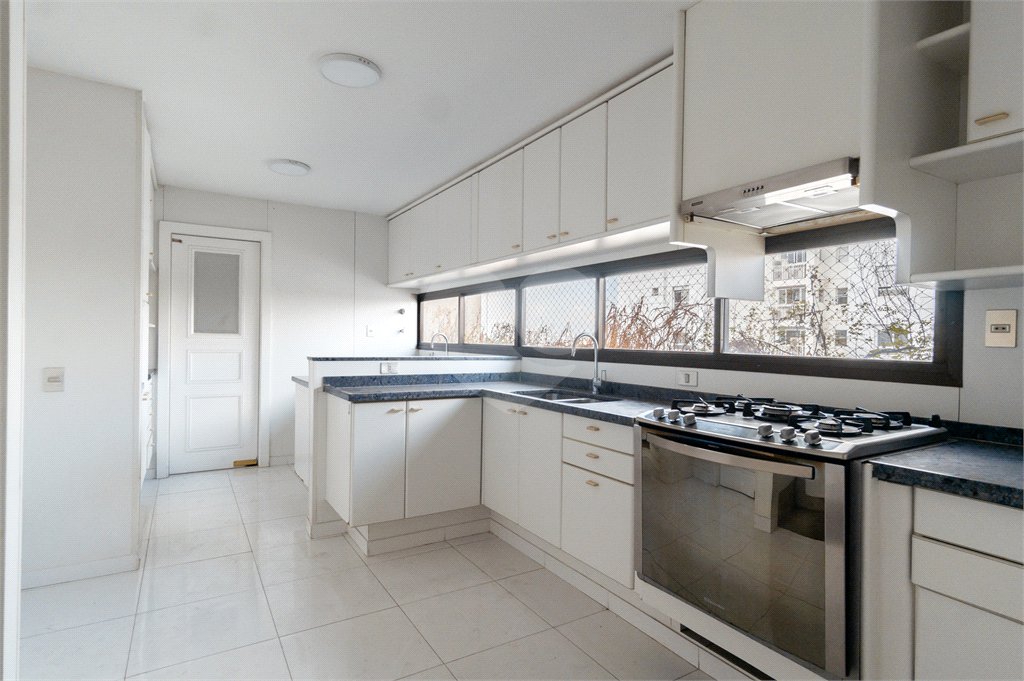 Duplex à venda com 6 quartos, sendo 4 suítes, em Alto de Pinheiros, São Paulo, SP