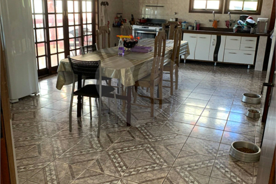 Casa à venda com 4 quartos, sendo 1 suíte, em Loteamento Rancho Maringá II, Atibaia, SP