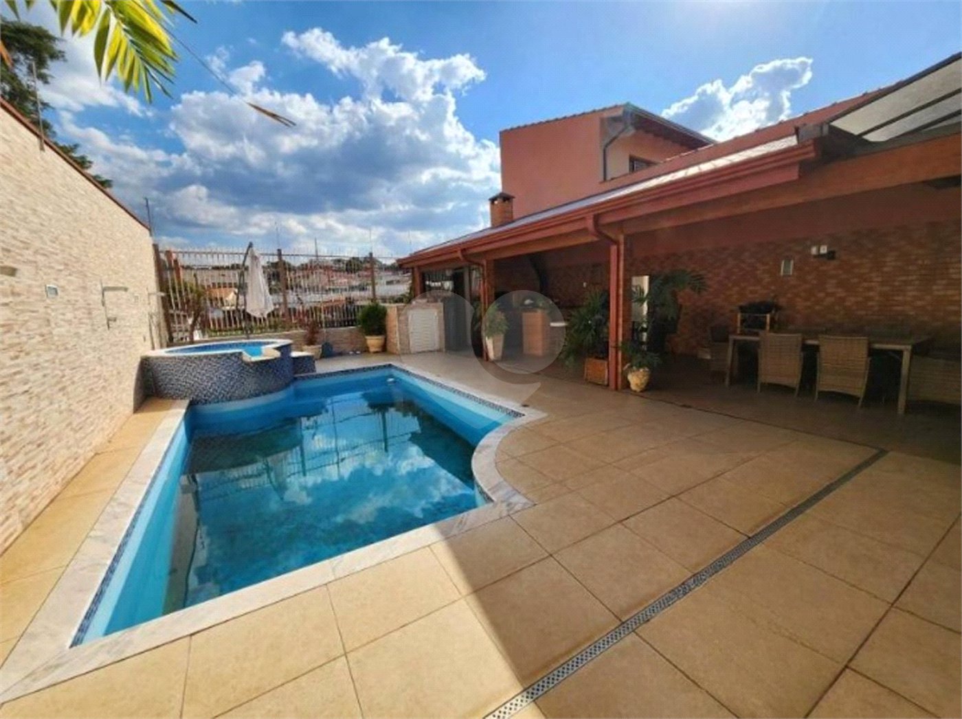 Casa à venda com 3 quartos, sendo 1 suíte, no Centro, Vinhedo, SP