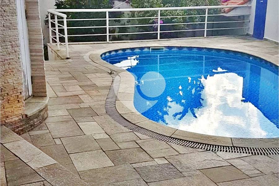 Sobrado à venda com 3 suítes em Jardim Virginia Bianca, São Paulo, SP