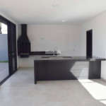 Casa à venda com 4 suítes no condomínio Figueira Garden, Atibaia - SP