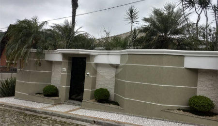 Casa Térrea à venda ou para alugar com 4 suítes em Horto, São Paulo, SP