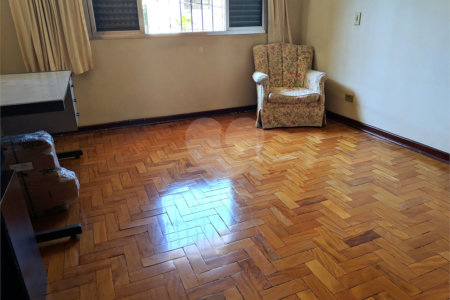 Sobrado à venda com 5 quartos, sendo 1 suíte,  em Vila Nova Conceição, São Paulo, SP