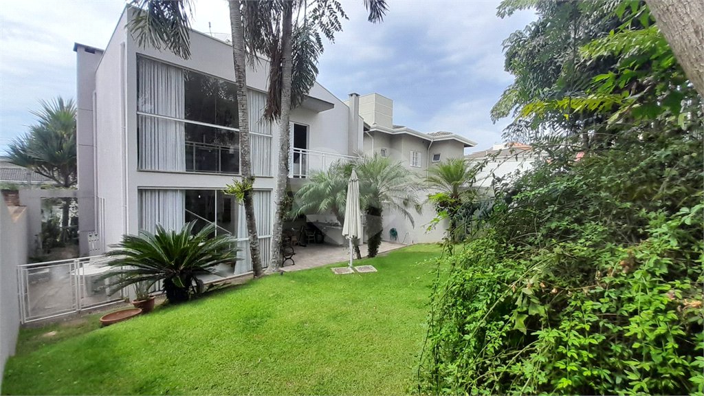 Casa à venda com 3 quartos, sendo 1 suíte, no condomínio Residencial Itatiba Country Club, Itatiba - SP