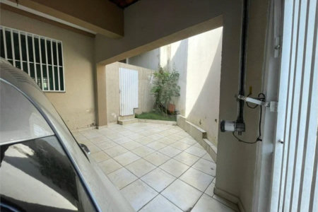 Sobrado com 4 dormitórios, 2 suítes, closet, varandas, escritório, jardim de inverno, espaço gourmet com churrasqueira e fogão a lenha e 3 vagas.