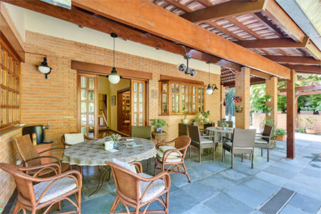 Casa à venda com 4 quartos, sendo 2 suítes, em Jardim Cordeiro, São Paulo, SP