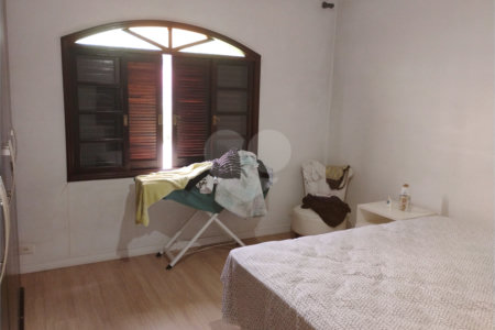 Sobrado à venda com 3 quartos, sendo 1 suíte,  em Vila Nivi, São Paulo, SP