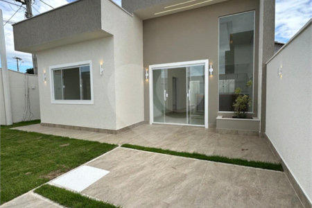 Casa à venda com 2 quartos, sendo 1 suíte, em Guriri, Cabo Frio, RJ